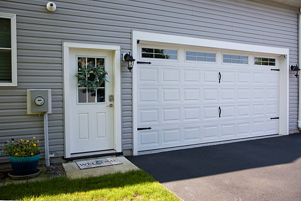 24/7 Emergency Garage Door Panel Replacement experts in Wilmer, TX